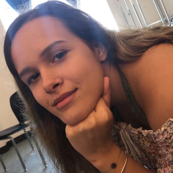 Meet your Posher, Katelyn - Picture 6 of 8